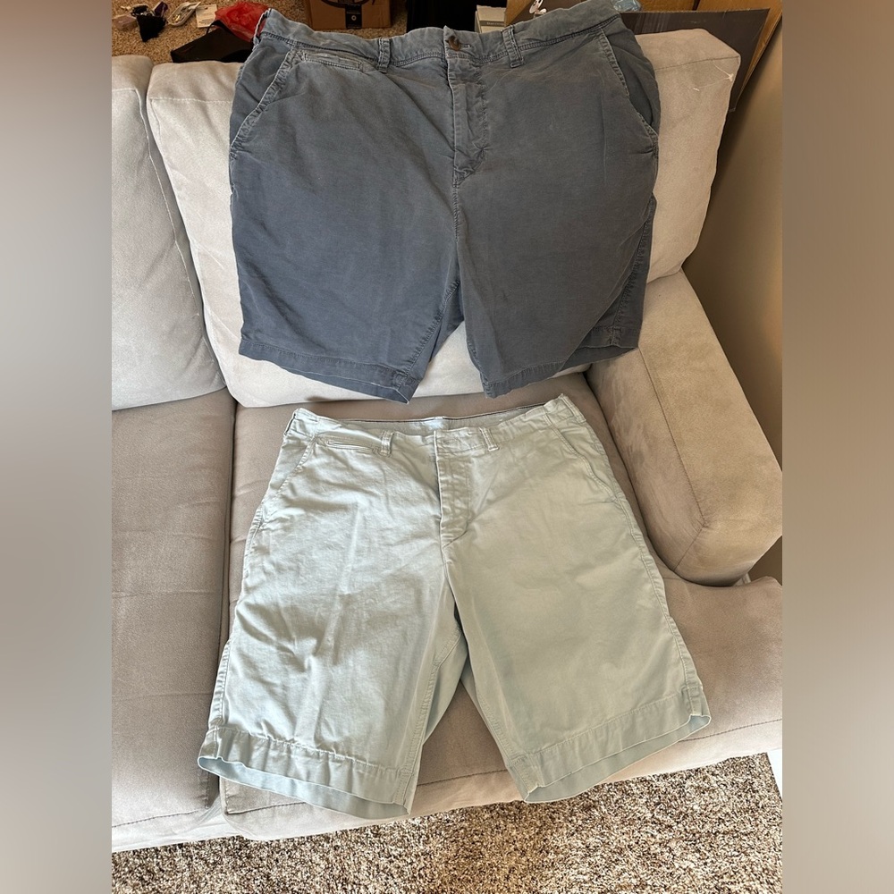 Mens American Eagle shorts size 36 light blue & navy